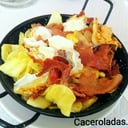 Foto de Huevos rotos con chorizo, bacon o jamón serrano