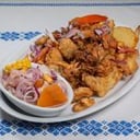 Foto de Jalea de Corvina y Mariscos Mixtos con Ceviche de Pescado