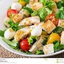 Foto de Ensalada de POLLO (Lechuga, Tomate , Mozzarella, Crujiente de Pollo.)