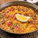 Foto de Paella de carne individual ( cerdo , pollo , panceta , chorizo colorado vegetales )