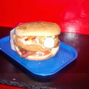 Foto de Hamburguesa super especial de pollo apanado o carne pura carne 100 % premium