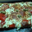 Foto de Pizza especial (jamón + morrón + huevo)