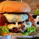 Foto de HAMBURQUESA LA  PODEROSA DOBLE CARNE