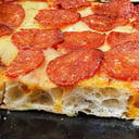 Foto de Slice Sheet pan pizza peperoni 