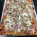 Foto de Sheet pan pizza Ham and mushrooms for 3/4 people