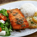 Foto de SALMON A LA PLANCHA CON ARROZ SALTEADO