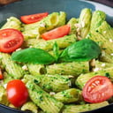 Foto de RIGATONI PESTO CON TOMATE CHERRY