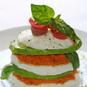 Foto de MOZZARELLA CON AGUACATE Y PESTO