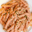 Foto de PINK PENNE BURRATA AL SALMÓN